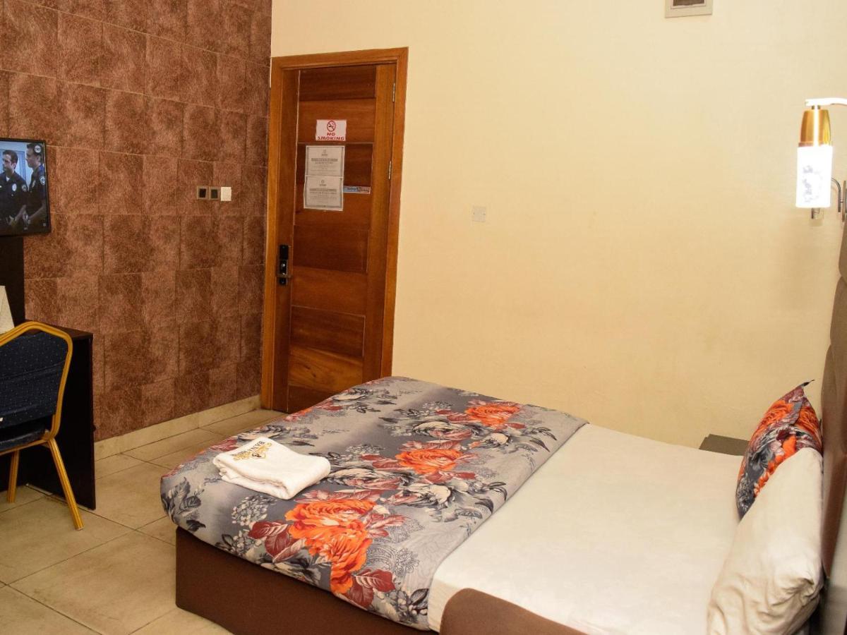 Bana Hotel & Suites Lagos Exterior photo