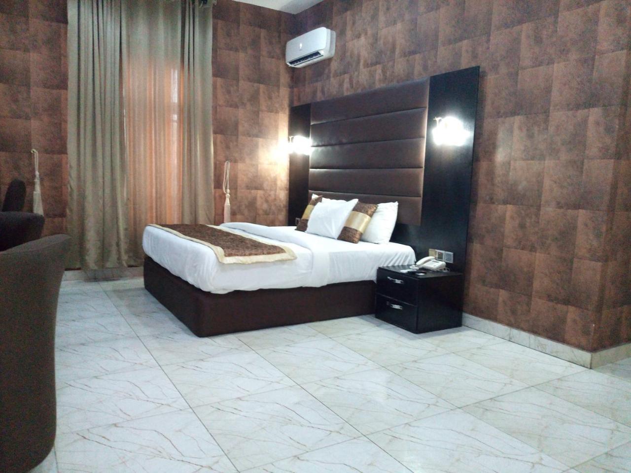 Bana Hotel & Suites Lagos Exterior photo