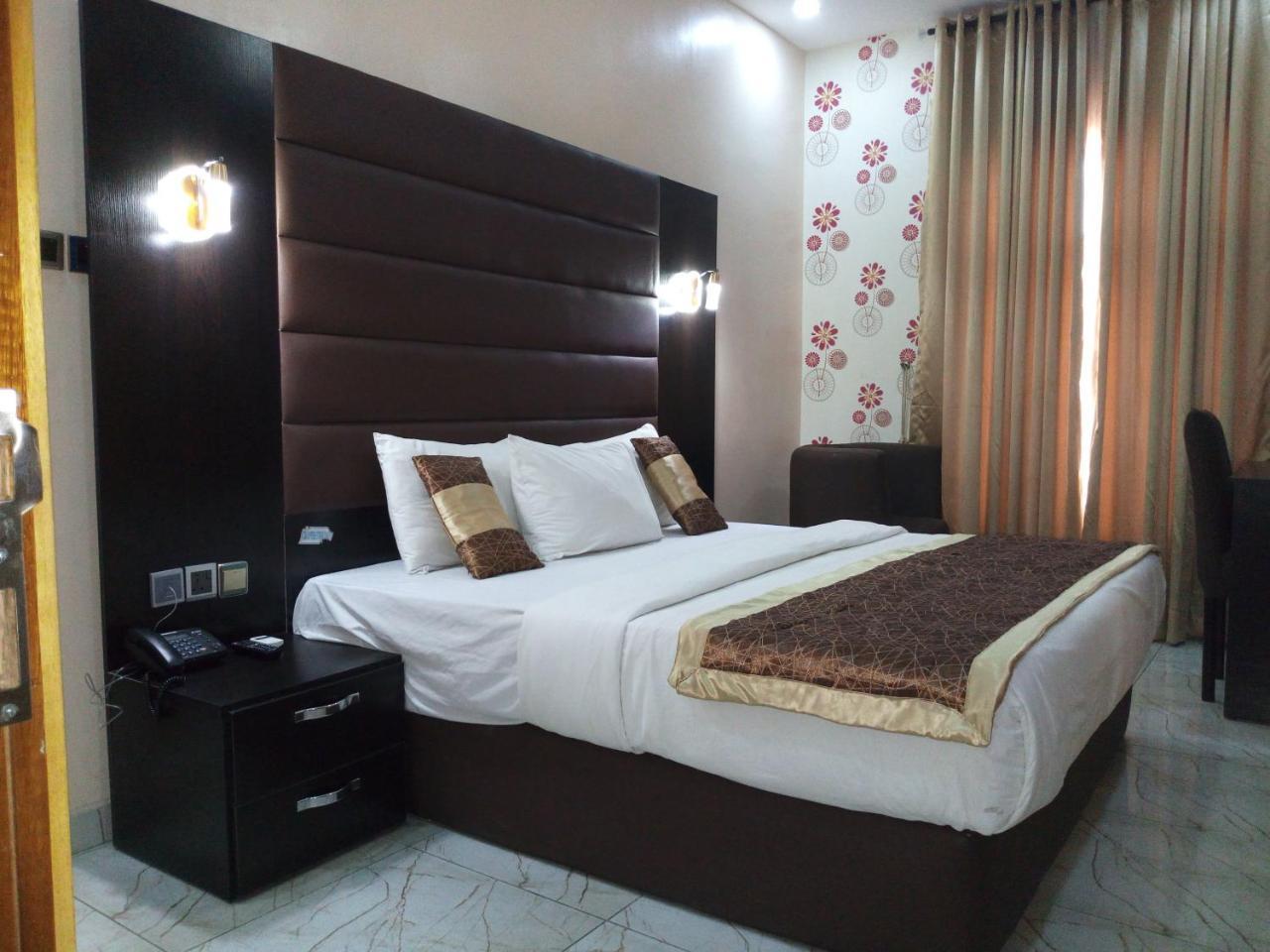 Bana Hotel & Suites Lagos Exterior photo