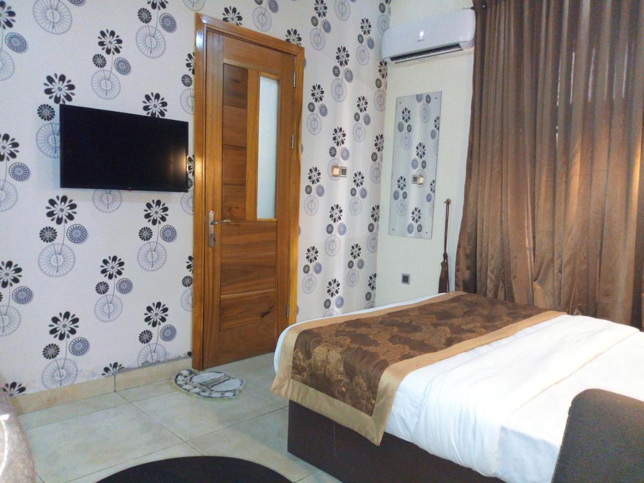 Bana Hotel & Suites Lagos Exterior photo