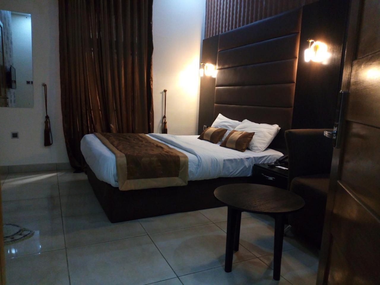 Bana Hotel & Suites Lagos Exterior photo