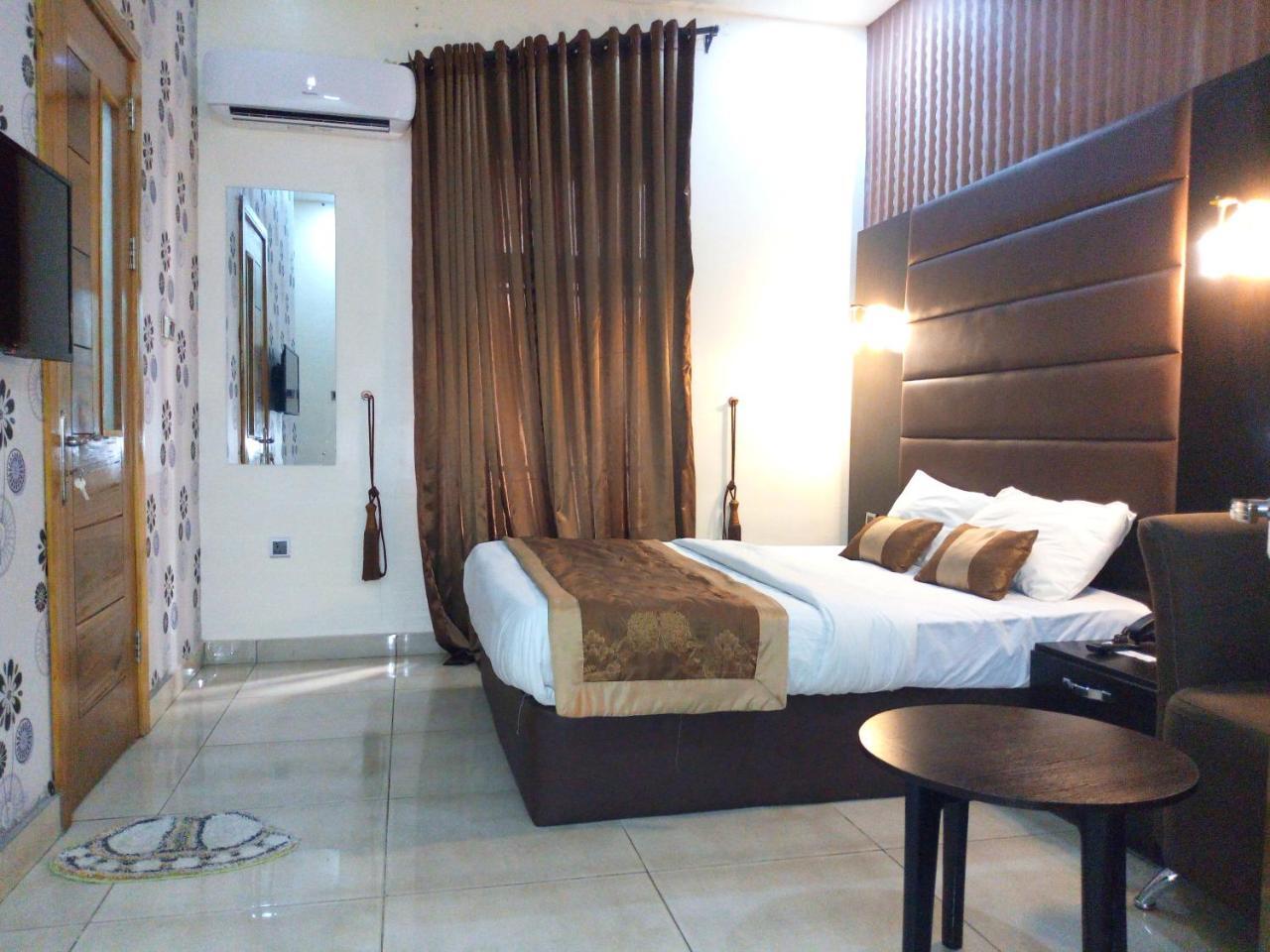 Bana Hotel & Suites Lagos Exterior photo