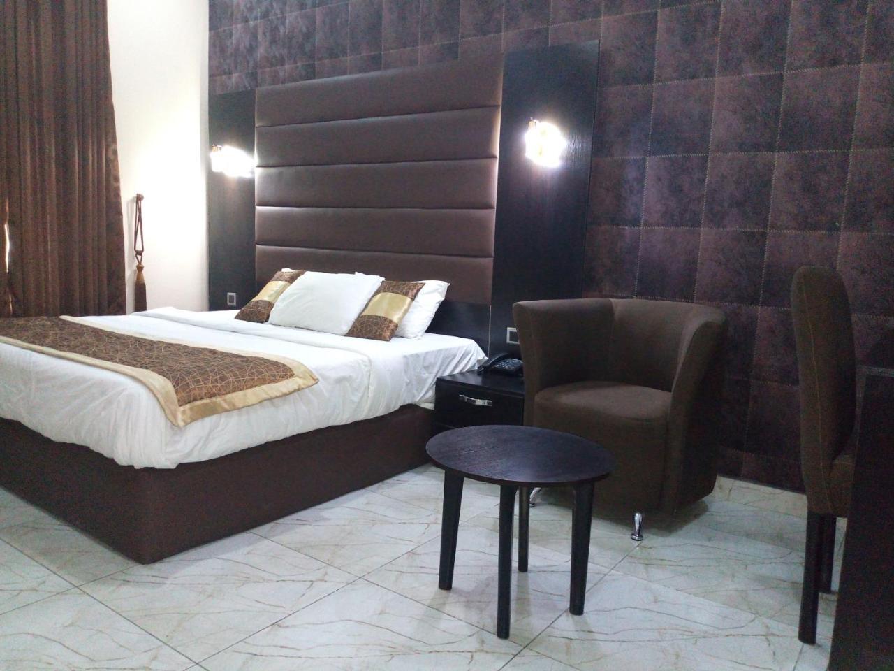 Bana Hotel & Suites Lagos Exterior photo