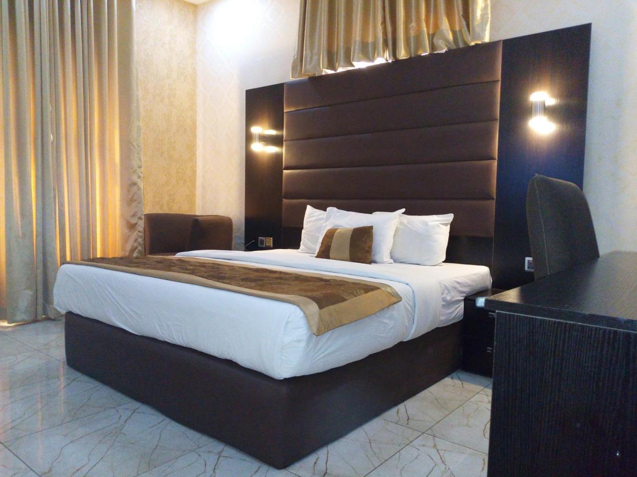 Bana Hotel & Suites Lagos Exterior photo