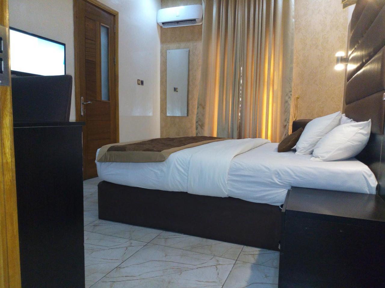 Bana Hotel & Suites Lagos Exterior photo
