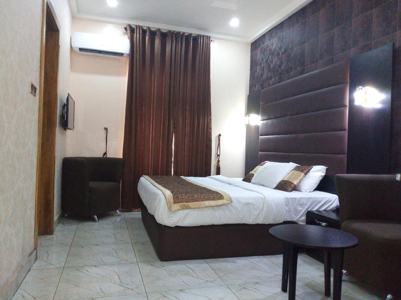 Bana Hotel & Suites Lagos Exterior photo