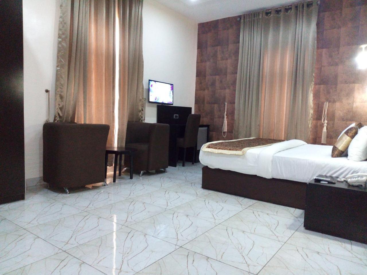 Bana Hotel & Suites Lagos Exterior photo