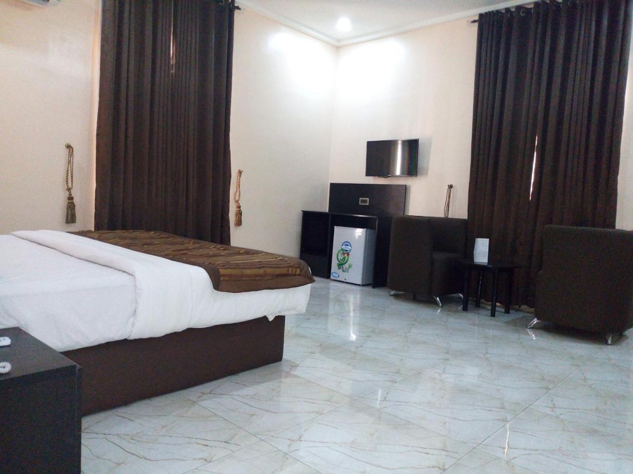 Bana Hotel & Suites Lagos Exterior photo