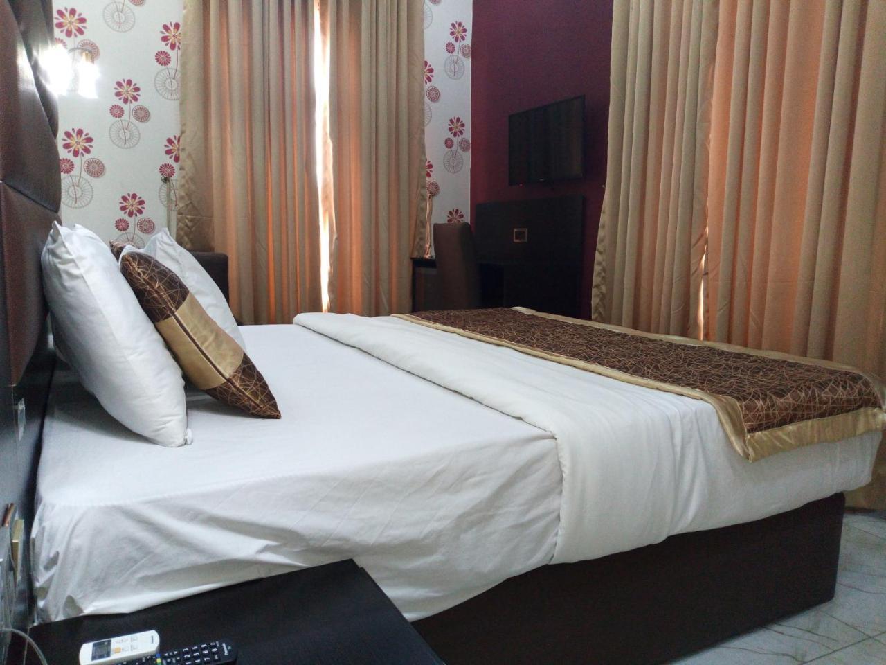 Bana Hotel & Suites Lagos Exterior photo