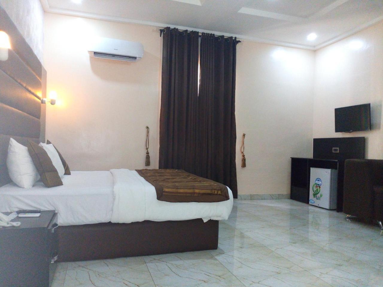 Bana Hotel & Suites Lagos Exterior photo