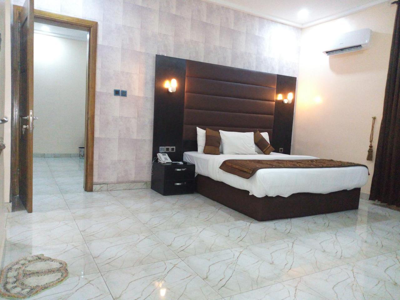 Bana Hotel & Suites Lagos Exterior photo