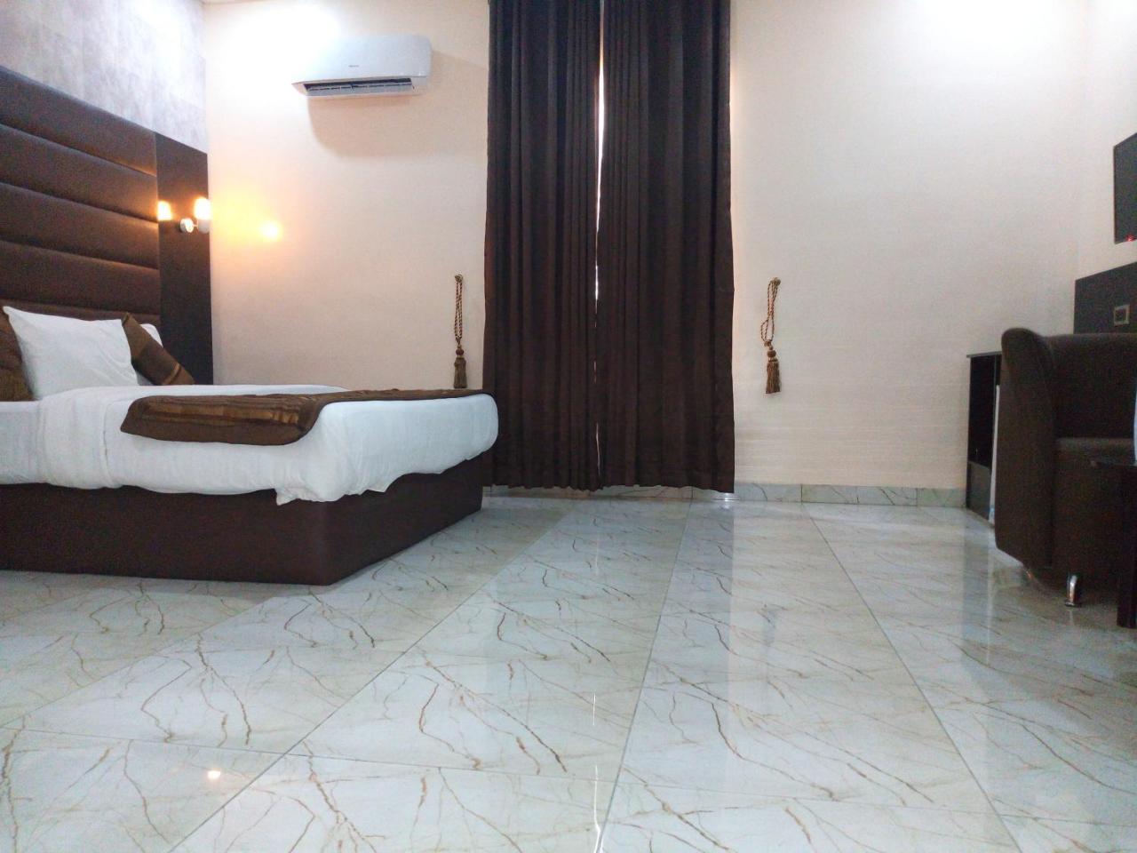 Bana Hotel & Suites Lagos Exterior photo